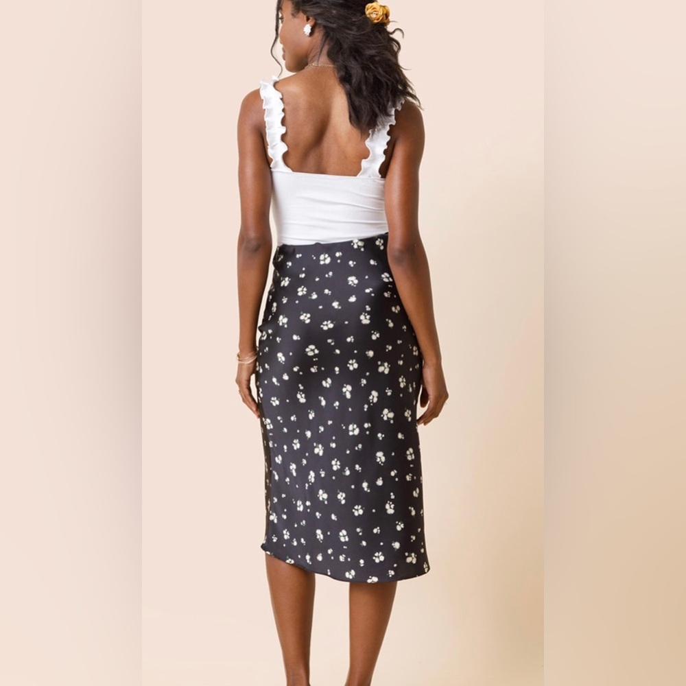 Francesca’s |Millie Daisy Print Midi Skirt